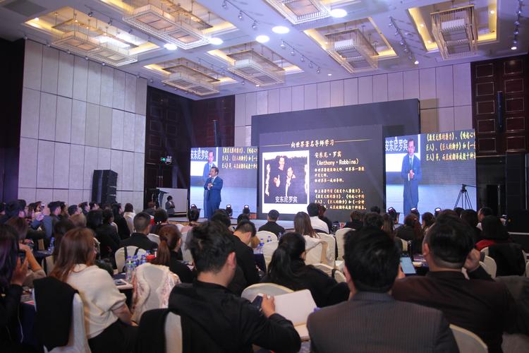 叶俊在2017企业决胜营销峰会上谈心理学管理与营销